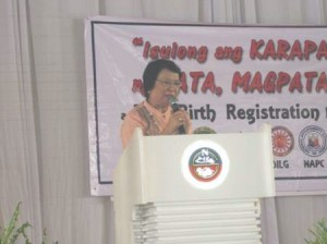Usec. Yangco, as she directly addresses her talk to the Pantawid Pamilya beneficiaries.