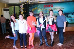 The three best dressed employees in a make-believe world, with DSWD 8 Assistant Regional Director for Operation, Virginia Idano, and some of the judges.