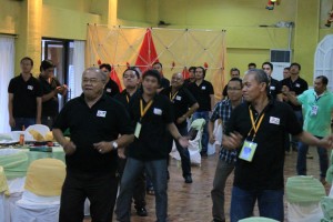 DSWD 8 male employees and MOVE members in a recent session held at the Leyte Park Hotel.