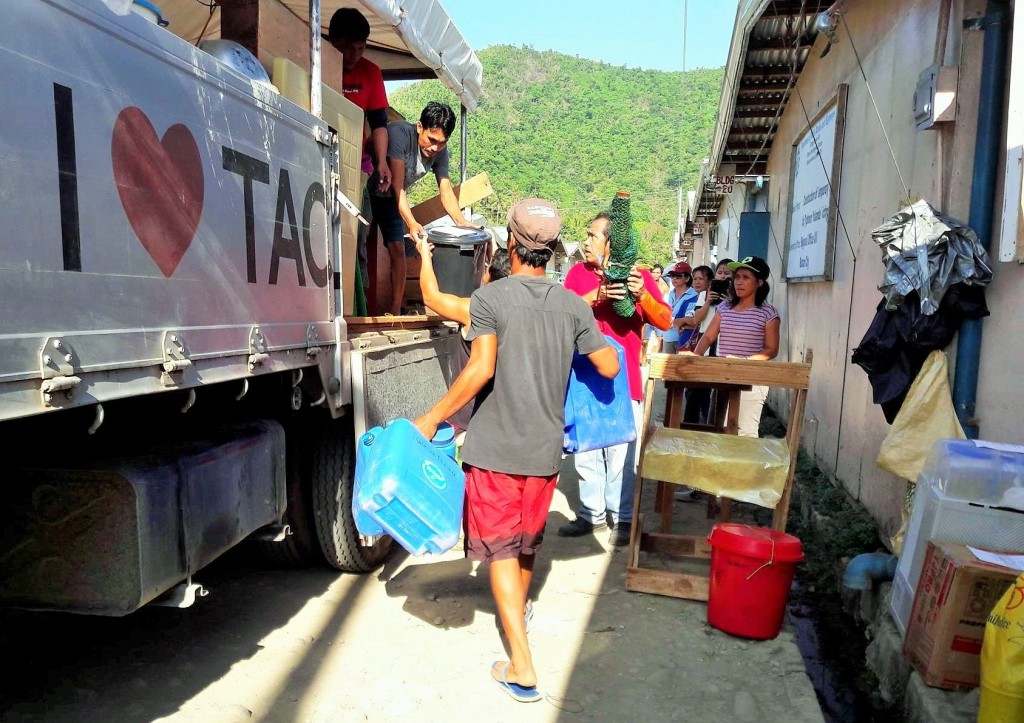 IPI Bunkhouse residents load belongings into trucks bound for Ridgeview park 1, their new homes.